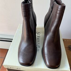Brown leather ankle boots size 7 1/2 medium- brand new never worn